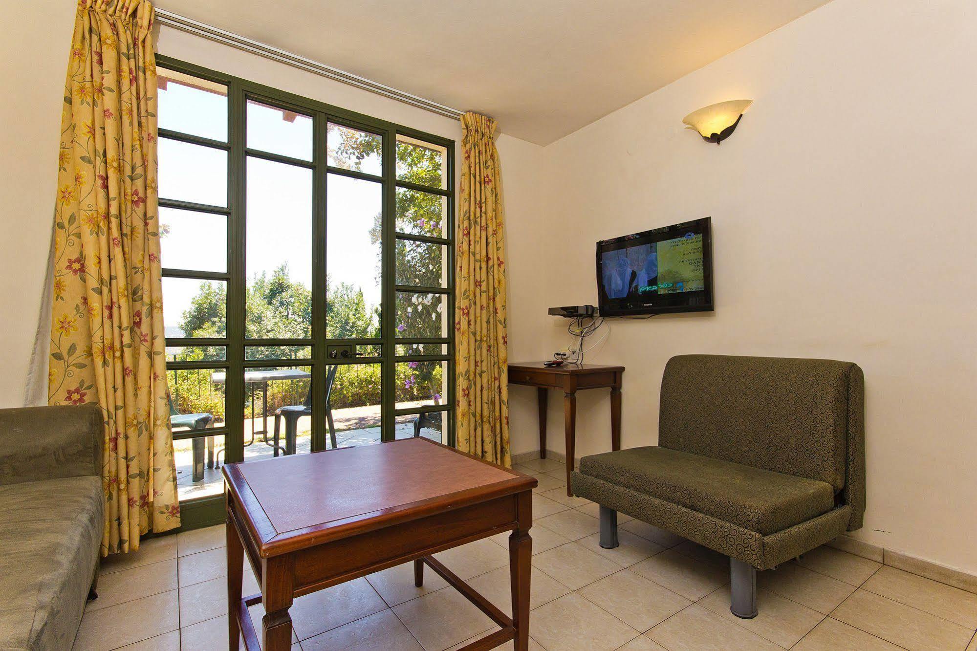 Shoresh Green Hills Family Suites Hotel Exterior photo